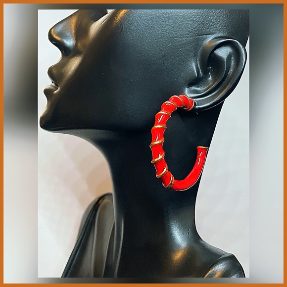 Steve Madden Jewelry - 🏷 🆕 Steve Madden Red Textured Hoop Earrings